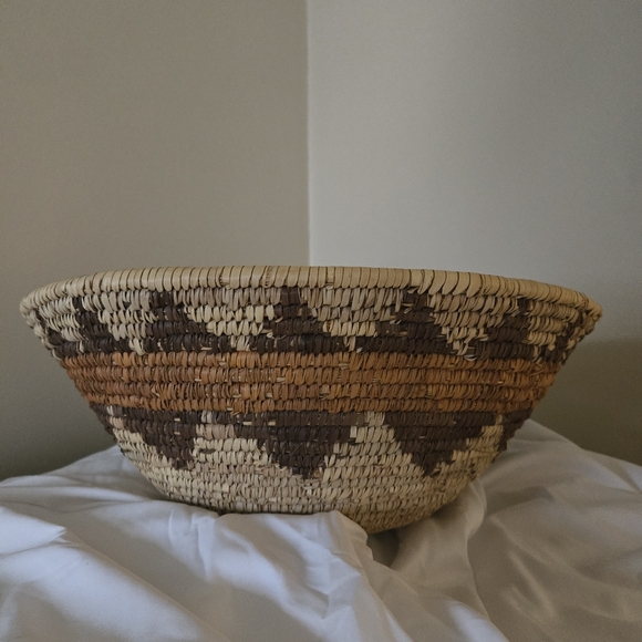 Large Navajo wedding basket style design - Picture 3 of 11